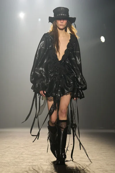 Look 9